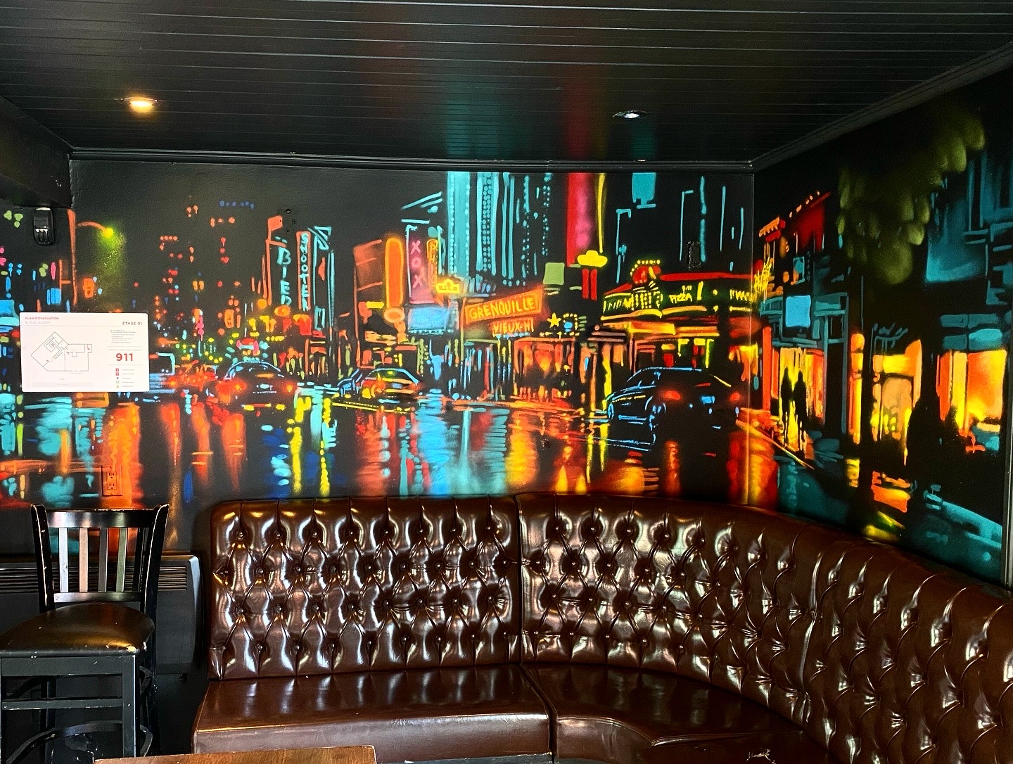 Murale jungle urbaine neon Ottawa