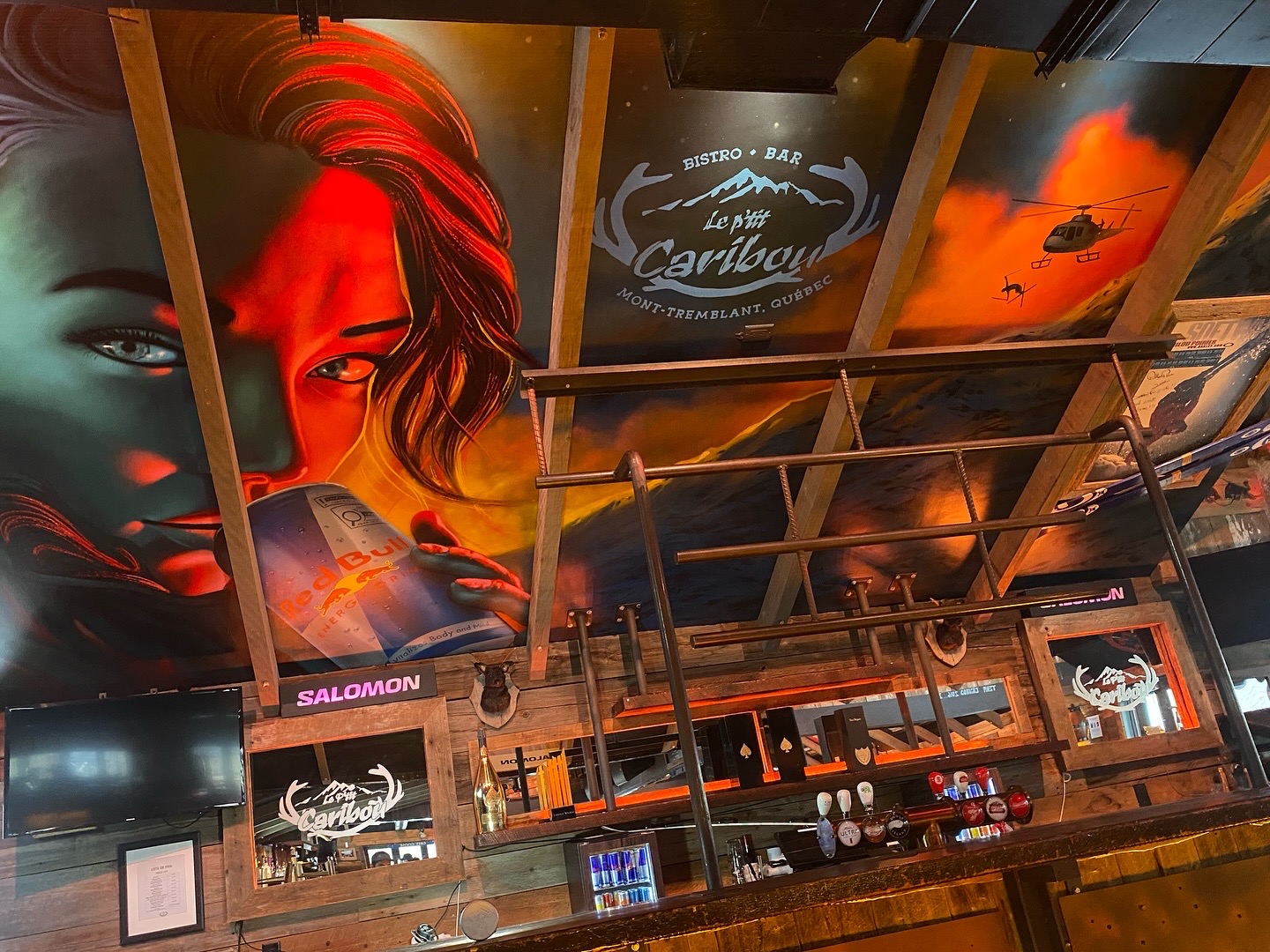 Murale plafond bar le Caribou, Mont-Tremblant
